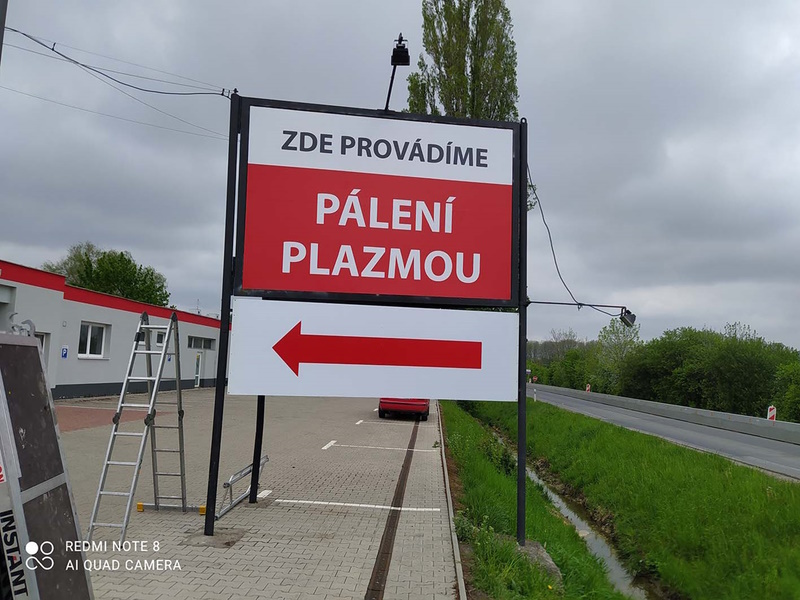 Obchody, kanceláře, desky, panely, polepy (Cooltisk.cz)